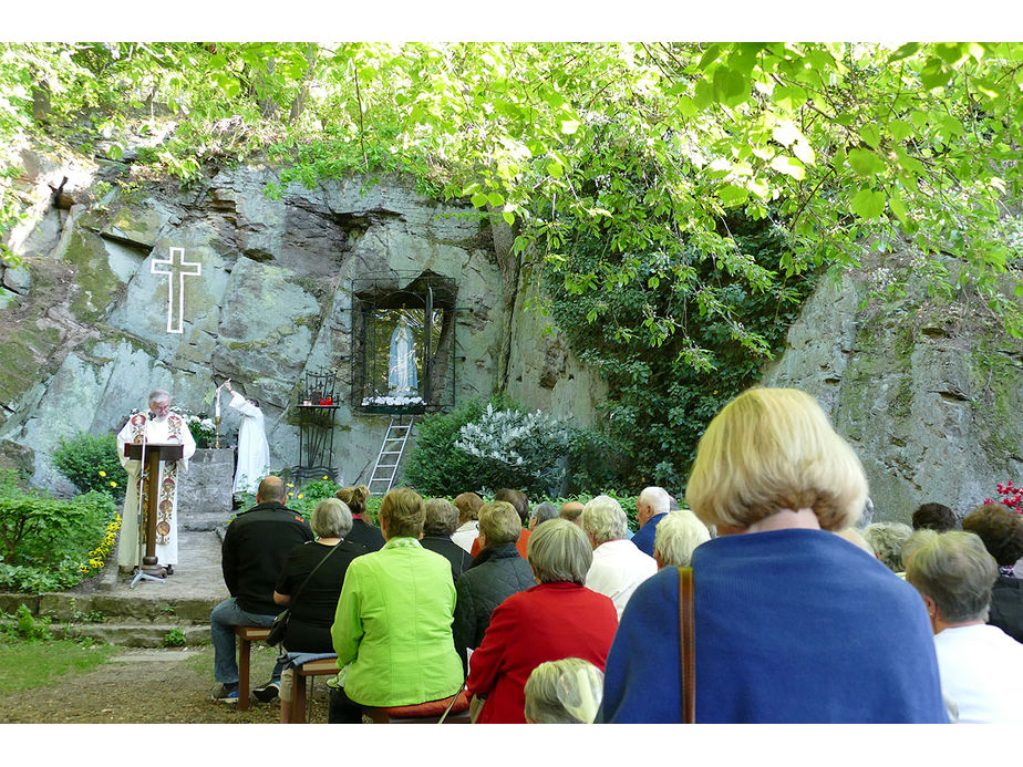Maiandacht mit Krönung der Fatima-Madonna in Naumburg (Foto: Karl-Franz Thiede)